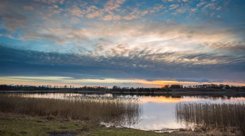 4k timelapse of sunset cloudy sky over beautiful lake Video stock 60606306