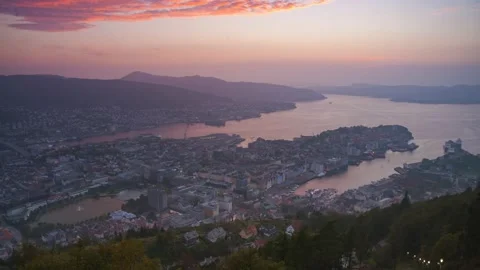 4K Timelapse of sunset at the Mount Floyen Lookout, Bergen, Norway 스톡 동영상 135092417
