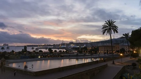 4K timelapse of sunset over av. Gabriel Roca , Palma de Mallorca, Spain Stockbeeldmateriaal 83826194