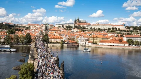 4K – Timelapse video of Charles River Bridge in Prague, Czech Republic Vídeo Stock 105919024