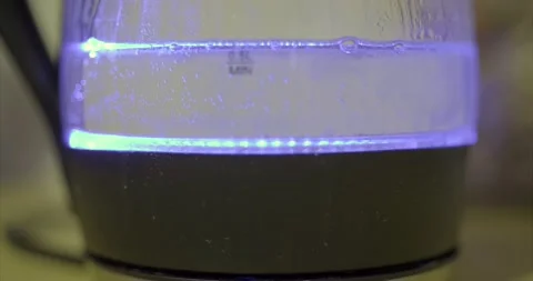 4K Timelapse of Water heating/boiling up &amp;amp; cooling down by Electric kettle Stock Footage 150343032