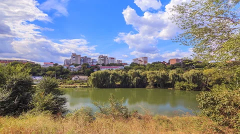 4k timelapse_clouds over a lake 2_Uman-Ukraine Vidéo 64776414