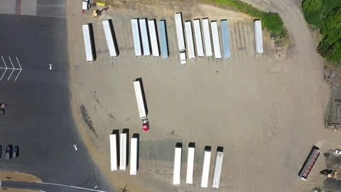 4K top-down aerial drone video of a large semi-truck parking Video stock 311751413