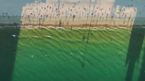 4K Top-down aerial of sandy beach umbrellas and swimmers in Nha Trang 스톡 동영상 332324125