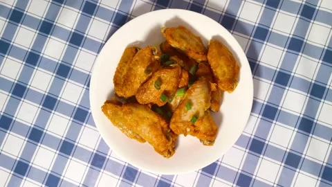 4K top down overhead view of vibrant crispy hot fried chicken wings with sl.. Stock Footage 318252376