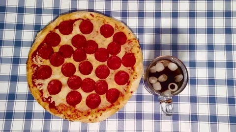 4K top down view of cola beverage drink with fresh crispy cheesy pepperoni .. Video stock 318251532