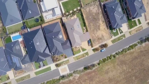 4k top down view flying over houses in a suburb Stock Footage 70577048