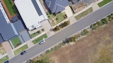 4k top down view flying over houses in a suburb Video stock 70596174