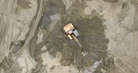 4K topdown video of excavator at work Video stock 140810717