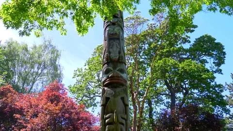 4K Totem Pole Vancouver, Native Art Indian Wooden Wood Carving ,BC Canada Vidéo 77127643