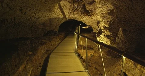 4K Tourists in cave museum  Stock-Footage 45733795