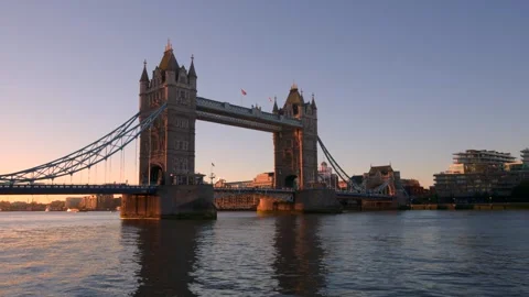4K Tower Bridge London Sunset Aerial View River Thames Landmark Stock-Footage 334464801