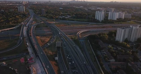 4k traffic overhead looking south 库存影片 80969193