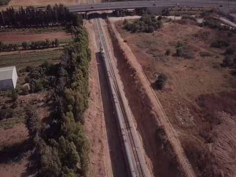 4k - Train going under the bridge - 2017 Video stock 80150956