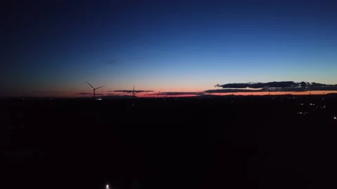 4K Twilight Gradient Sky Over Dark Horizon Landscape Stockbeeldmateriaal 333708088