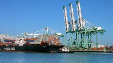 4K, UHD, Cargo Container Ship coming To The Sea Port of Los Angeles, BlackMagic Vídeos de archivo 56245844