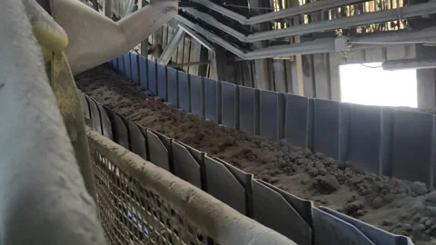 4K UHD Clinker Cooling Pan Conveyor System in Cement Plant 動画素材 332015600