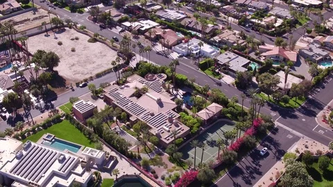 4K UHD drone flyover of Palm Springs Видео 82320994