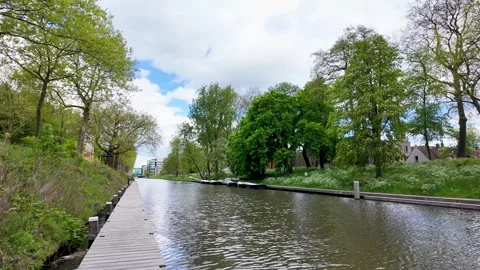4K UHD dynamic panning shot of Utrecht canal with riverside trees Vídeos de archivo 347200612