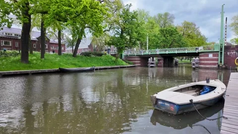 4K UHD dynamic tracking shot of boat and bridge on Utrecht canal Vídeos de archivo 347200708