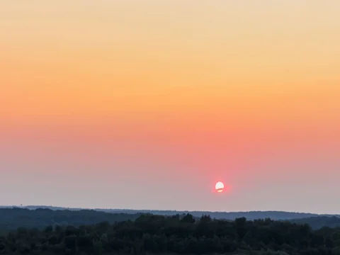4K UHD Evening sun descending behind the horizon - time lapse Stock Footage 72902246