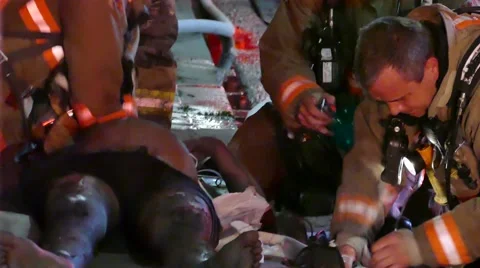 4K UHD - Firemen doing CPR frantically on burnt victim Video stock 52624809