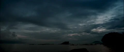 4K UHD Seamless Anamorphic Of A Cloud Rain On The Beach Stock-Footage 161864489