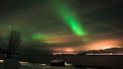 4K-UHD Time Lapse: Aurora Borealis over fjord in winter in Norway Video stock 118249503