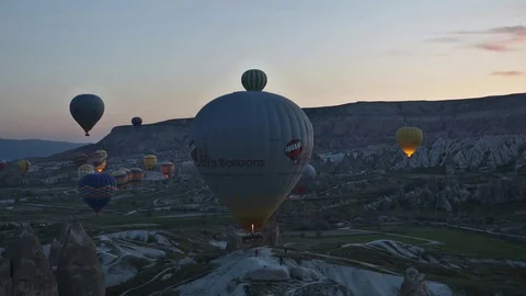 4K UHD time-lapse of hot air balloons taking off in Cappadocia in Turkey during  Vídeo Stock 98256241