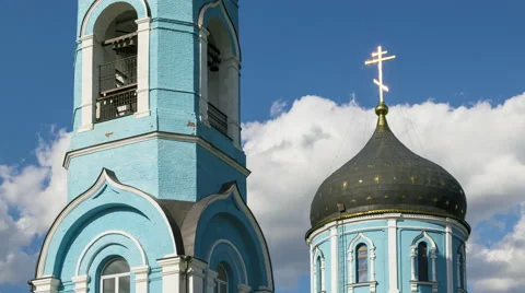 4K, UHD. Time lapse of moving clouds over a blue church. Summer time. Close up. 库存影片 51322943