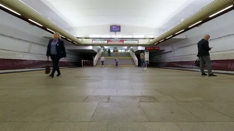 4K UHD Time lapse of unidentified people walking down the stairs at a subway Video stock 197563648