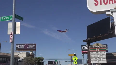 4K UHD ULTRA HD (Las Vegas Airport Landing 2) Kulltech 動画素材 42238043