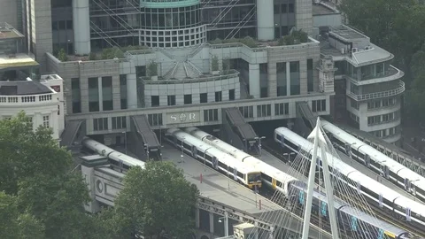 4K UHD ULTRA HD (Train-From-London-Eye-5) Kulltech Stock-Footage 72718696