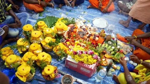 4K UHD video of devotees preparing offerings on Thaipusam day 스톡 동영상 47537588