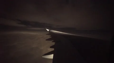 4K UHD WS Plane Wing at Night Stockbeeldmateriaal 67431708