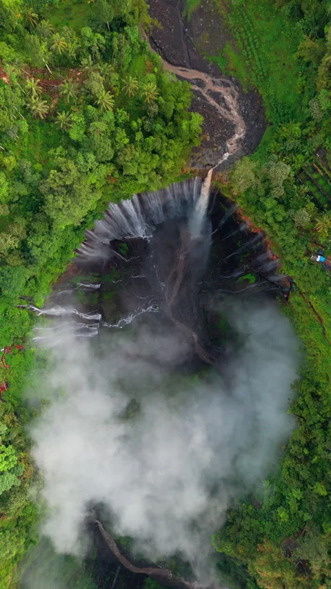 4K Upward Drone Flight Over Tumpak Sewu Waterfall, East Java Indonesia 스톡 동영상 329005019