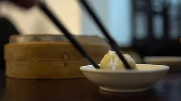 4K Using chopstick for eat dumplings in restaurant. Traditional chinese food-Dan Stock Footage 86093109