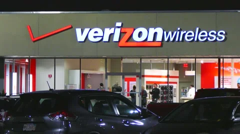 4k Verizon Wireless cellphone store Video stock 63423125