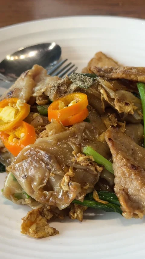 4K vertical close-up focusing on the texture of the wide flat rice noodles (Sen  Stock Footage 342777414