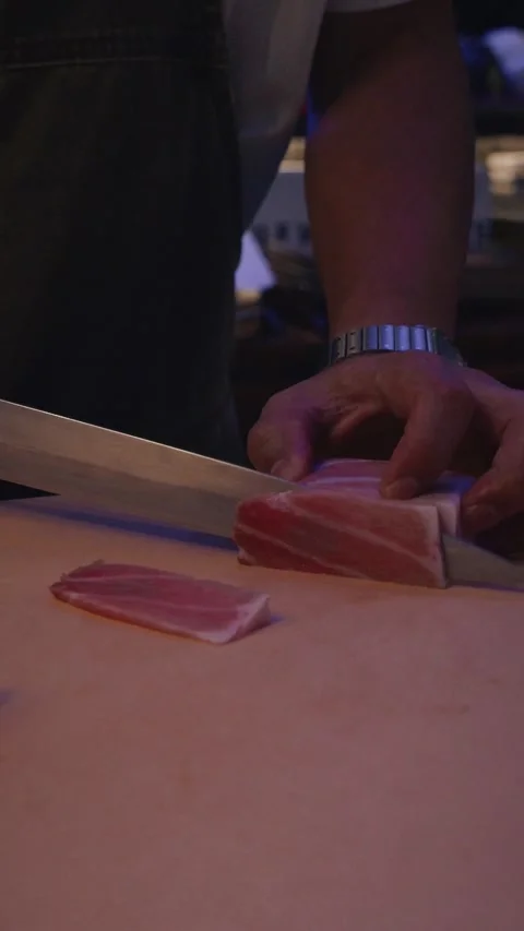 4K vertical video chef slicing bluefin belly tuna sashimi Stock Footage 316568383