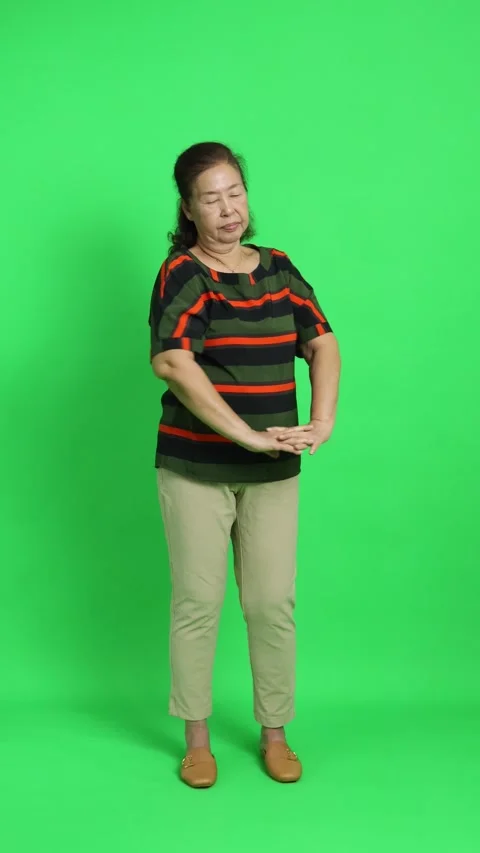 4K vertical video of a senior Chinese woman interlocking her fingers and stretch Stock Footage 342777555