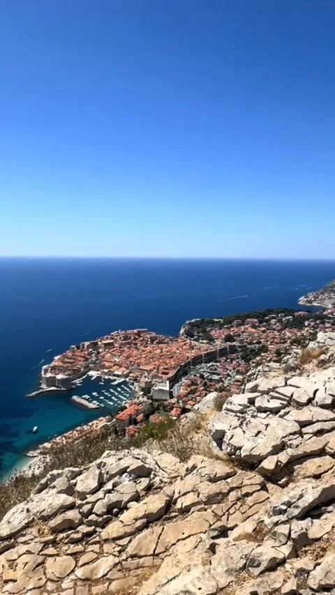 4K Vertical View of Dubrovnik Old Town and Adriatic Coastline Video stock 330391505