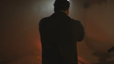 4K Vice squad detectives with handguns &amp; flashlights running a drugs raid Vidéo 66433543