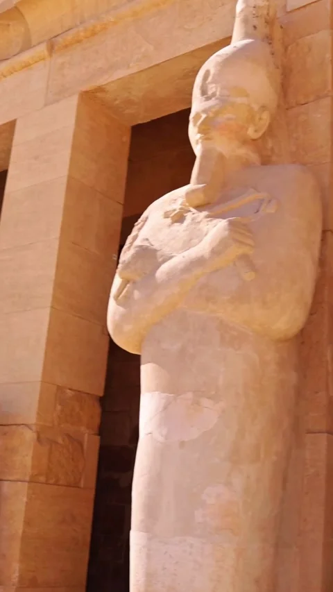 4K video of ancient Egyptian statues Stock Footage 335030249