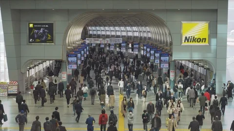 4k video of commuters in a busy train station in Japan Stock Footage 106409183