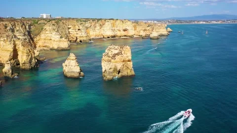 4K video from drone to Ponta da Piedade near Lagos in Algarve,Portugal. Vídeos de archivo 320072162