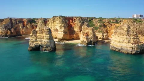 4K video from drone to Ponta da Piedade near Lagos in Algarve,Portugal. Vídeos de archivo 320072209