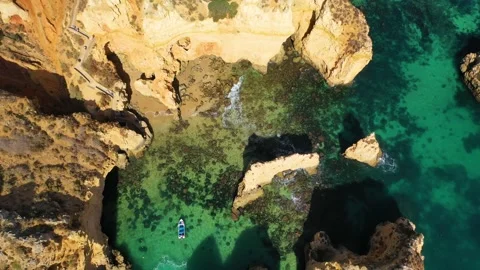 4K video from drone to Ponta da Piedade near Lagos in Algarve,Portugal. 動画素材 320072228