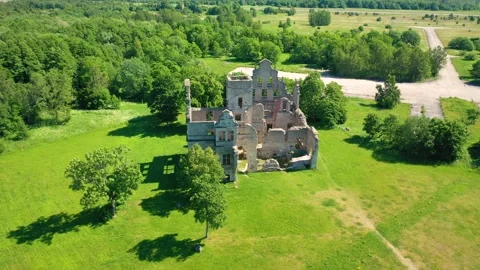 4K video from drone to Ungru manor a sunny summer day.Haapsalu,Estonia Видео 288917114