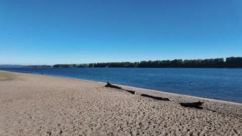 4K video of  empty beach at Columbia River on Sauvie Island in Portland, OR, USA Stock-Footage 318636090
